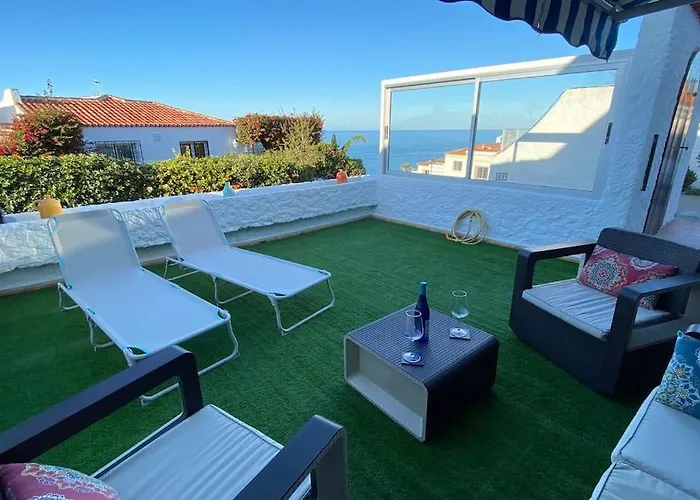 Sunny Big Pool Bbq Terrace